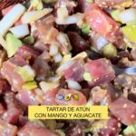 Sofía Suescun Instagram – COMIDA O CENA PERFECTA
Tartar de atún con aguacate y mango 🥭🥑🤤

INGREDIENTES PARA 2 PERSONAS
600g atún fresco
1 cebolla
4 ramajos de cebollino
1 aguacate
1 mango
1 chorro salsa de soja 
Sésamo si te gusta.