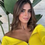 Sofía Suescun Instagram - Hoy Miguel me matizó el pelo y quedó así de bonito. Llegué a casa y mi madre me había hecho un ramo de margaritas que han tenido un final trágico 😅🐶