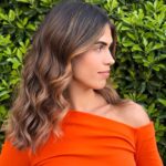 Sofía Suescun Instagram – NUEVO COLOR 💁🏽‍♀️
Publi
En primer lugar hemos decolorado con la técnica de balayage y luego @miguelbling me ha aplicado el tono que buscábamos con la coloración profesional Dia-Color de @lorealpro 
Ahora la tendencia son los tonos cálidos y creo que mi tono de piel me favorece muchisimooo 
Qué os parece? Contadmeeeee
