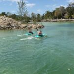 Sofía Suescun Instagram – Hoy ha sido MUY TOP
Tirolina sobre laguna con cocodrilo, victoria una vez más en kayak contra mi hermano, baño en cenote y vuelta en quads sobreviviendo al polvo 😉
Pedazo excursión! @xplora_riviera