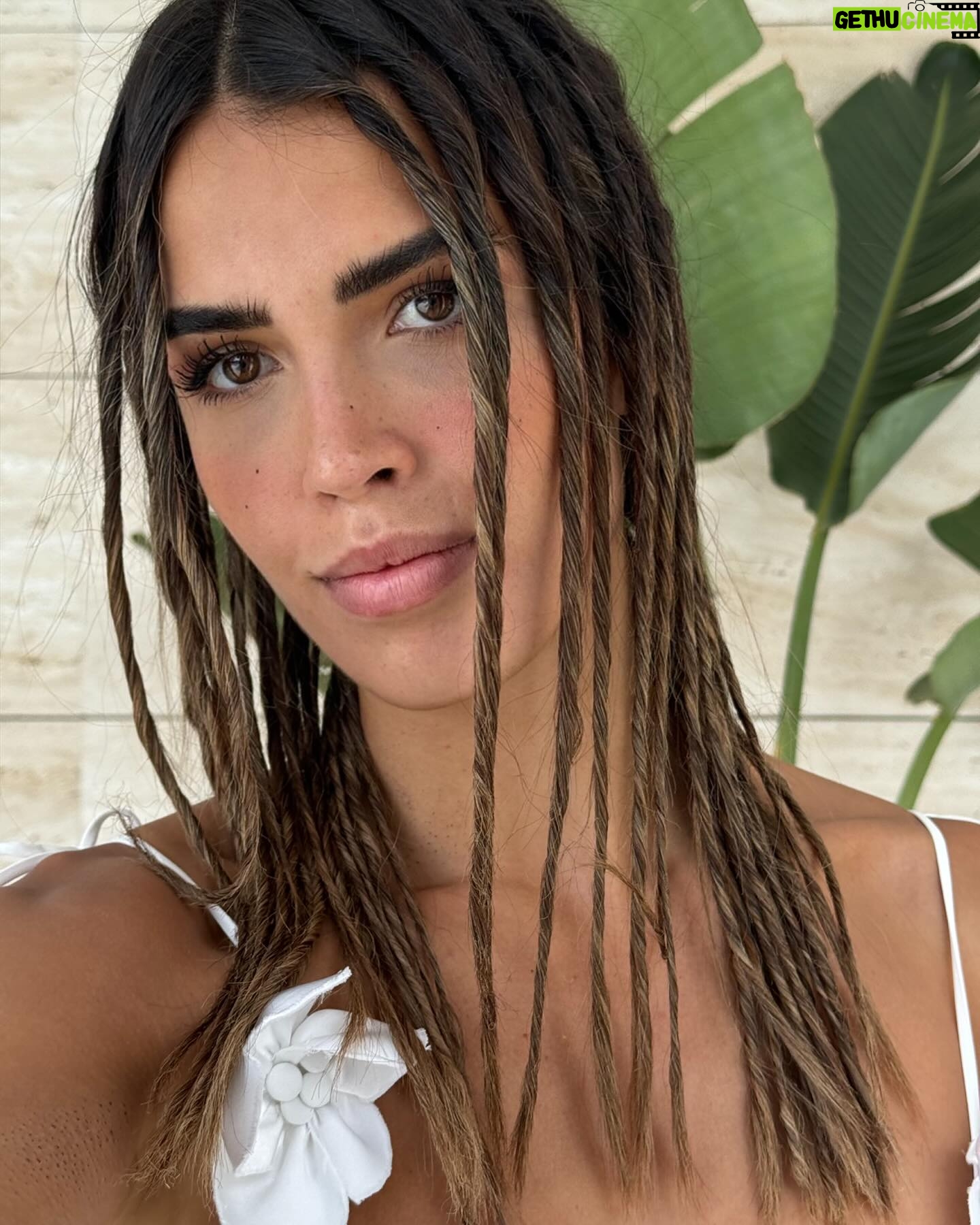 Sofía Suescun Instagram - Probando el peinado de moda. O lo odias o lo amas. A mi me ha sorprendido, a vosotros?🙄