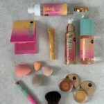 Sofía Suescun Instagram - Me ayudáis a vestirme? Publi. Estoy entre 2 opciones, os abro encuesta a ver qué opináis vostrxs. Mientras votáis os cuento que todos los productos son de @primark.beauty , ¿conocíais el sérum en spray? Junto al eye crayon para marcar el pómulo son mis productos favoritos 💖 @primark @primarkpr.es