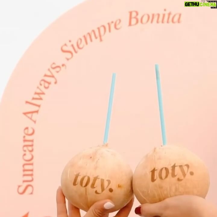Sofía Vergara Instagram - ☀️ Miami☀️Come visit @toty and get shade matched this weekend! First customers of the day always get a surprise😘 Mr. C Coconut Grove- Il Giardino Thursday 5/2 - Sunday 5/5 10am - 5pm