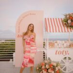 Sofía Vergara Instagram - ☀️ Miami☀️Come visit @toty and get shade matched this weekend! First customers of the day always get a surprise😘 Mr. C Coconut Grove- Il Giardino Thursday 5/2 - Sunday 5/5 10am - 5pm