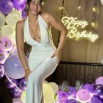 Sofia Ansari Instagram - Some birthday highlights ✨ Thankyou soo much for all birthday wishes’ aap saab ki itni sari blessings aur duaon ke bina main yeha tak nahi aa pati. Dua karungi hamesa apke sath rahu. Mere har haseen pal ko aur haseen banane ke liye aap saab ka sukriya ! 🎂 30 April #beyourself #beyou #stayhealthy #staystrong Birthday Decoration @maddy_events_planner Cake @thechocolateroomin @chef_yunus0517