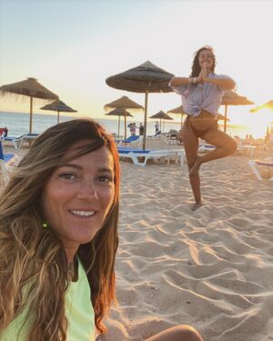 Sofia Ribeiro Instagram - De todas as sortes que tenho na vida, uma delas é ter-te por perto. Mas desconfio que não nos vemos tanto quanto deveríamos! Porém o nosso amor é sólido e contigo aprendi que o respeito pela liberdade e diferença, é uma escolha diária. 
Tenho muito orgulho em ti. Na tua história, nas tuas lutas, nas vitórias. Orgulho da profissional competente e dedicada que és. Orgulho da filha, irmã, amiga e madrinha incondicional. 
Acima de tudo, orgulho da mulher que não baixa os braços e dá a volta por cima, mesmo quando a vida empurra para baixo.

Parabéns amor, que este ano que começa agora para ti, te traga a paz de alma que tanto mereces e precisas. 

Os 50 são os novos 30 ;) Dançaremos juntas por esta vida fora!