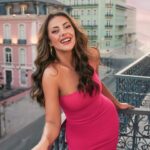 Sofia Ribeiro Instagram – O cheiro da nossa mãe é único, verdade? 
Não há como esquece-lo! Que feliz que ficaria que um dia alguém me dissesse, a minha mãe cheira a Just You. 
 Um perfume doce, cheio de personalidade, que reflete a sensibilidade única de ser mulher. 💜✨

Disponível nas lojas físicas Equivalenza ou em www.equivalenza.pt 

@equivalenzapt #EquivalenzaPt #Equivalenza #Perfume #Gift #DiadaMae #pub