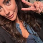 Sofia Ribeiro Instagram - Bom dia. Boa semana! O fim de semana, como foi? Mais um dia, mais uma oportunidade de sermos um bocadinho melhores do que ontem. Vai que acontece? Olha que fixe! Viva a liberdade e viva a sensatez, meus grandes queridos e queridas do bando barulhento de seres sem noção, que andam por aí. Um grande bem haja✌🏾 #goodvibes #deusnocomando #gratitude #gratiluz #gratibuedecenas #idespastar perdão, pensar. #maisamorporfavor #sensatez #empatia