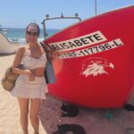 Sofia Ribeiro Instagram – De todas as sortes que tenho na vida, uma delas é ter-te por perto. Mas desconfio que não nos vemos tanto quanto deveríamos! Porém o nosso amor é sólido e contigo aprendi que o respeito pela liberdade e diferença, é uma escolha diária. 
Tenho muito orgulho em ti. Na tua história, nas tuas lutas, nas vitórias. Orgulho da profissional competente e dedicada que és. Orgulho da filha, irmã, amiga e madrinha incondicional. 
Acima de tudo, orgulho da mulher que não baixa os braços e dá a volta por cima, mesmo quando a vida empurra para baixo.

Parabéns amor, que este ano que começa agora para ti, te traga a paz de alma que tanto mereces e precisas. 

Os 50 são os novos 30 ;) Dançaremos juntas por esta vida fora!