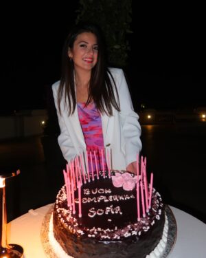 Sofia Scalia Instagram - Grazie a tutti voi che ieri mi avete ricoperto di auguri e affetto , mi sento molto fortunata ad essere circondata da tutto questo amore 💜 I love youuuuuu 🎂💖