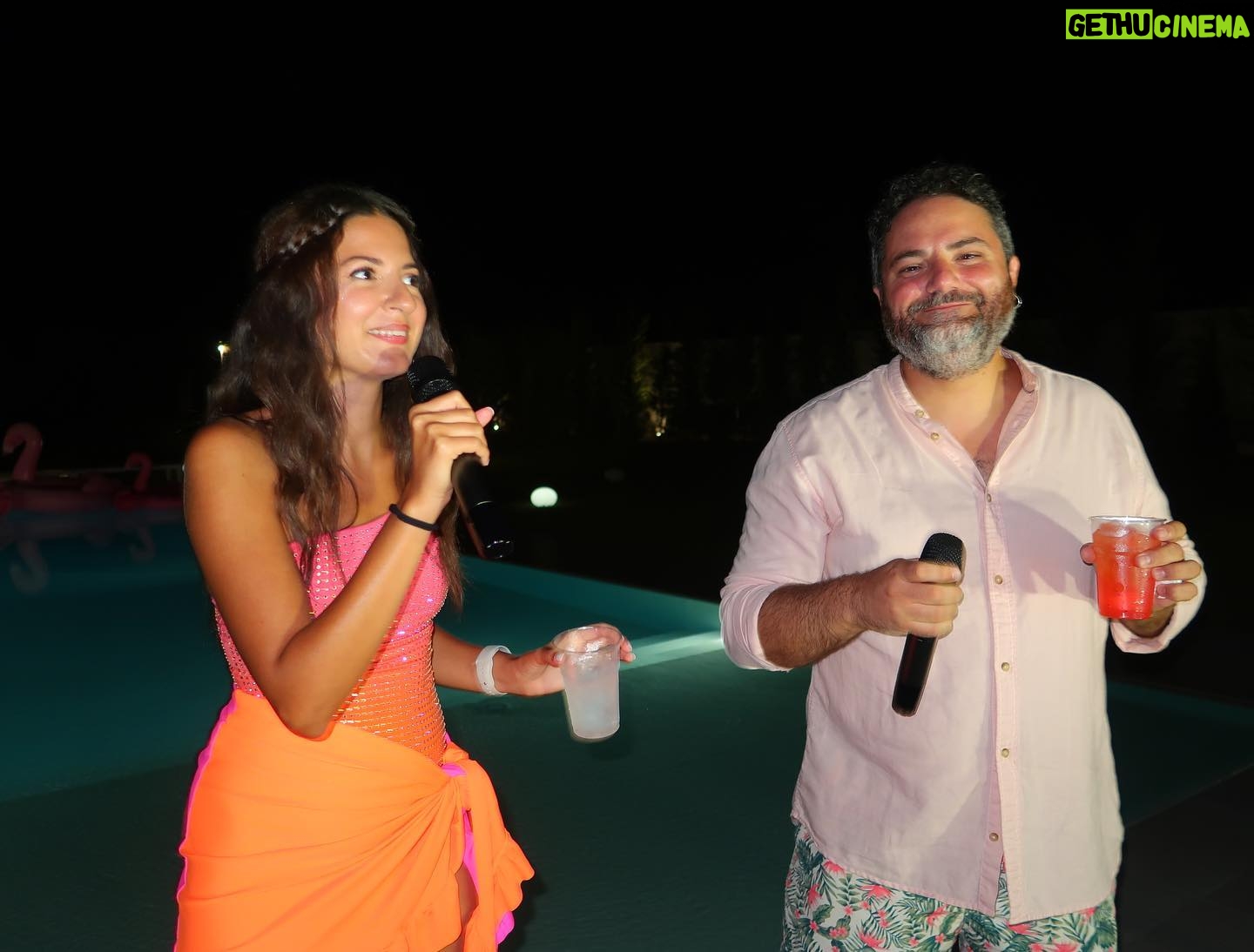 Sofia Scalia - 7.7K Likes - Vi ho mai detto che amo le feste?! Specialmente quelle in piscina 🦩✨ buon ferragosto a tutti 🩷🧡