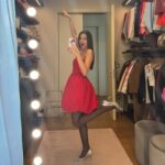 Sofia Scalia Instagram – Mi piace questa cosa che negli ultimi giorni indosso solo vestiti rossi e luccicanti !✨❤️

Vestitino rosso stupendo @ateliereme 
Scarpe luccicanti pazzesche @lesilla 

Un grazie speciale alla mia stylist @teclaturiaco ❤️