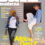 Sofia Viscardi Instagram – Povera, arretrata, bisognosa. Descriveresti così l’Africa?

Non saresti di certo l’unica: le notizie che vengono diffuse dai media tendono a rafforzare queste immagini, sottolineando in modo quasi esclusivo temi come immigrazione, guerre e carestie, dove l’unica via di salvezza sembra essere la fuga.

C’è un aggettivo che viene solitamente omesso, quando si cerca di descrivere l’Africa: giovane. Il 70% degli 1,8 miliardi di giovani nel mondo vive qui, il continente ha l’età media più bassa del Pianeta (18-20 anni) e si stima che nel 2050 il loro numero sarà 10 volte più grande di quello che c’è in UE.

Sottolineare questo dato, come racconta la nostra direttrice nell’editoriale, «ribalta la prospettiva. Sostituendo la rassegnazione con la resilienza. L’apatia con la partecipazione».

È questo il continente africano che vi raccontiamo in questo numero, pensato intorno al report del viaggio in Senegal di @me__viola e @sofiaviscardi grazie all’invito di Amref (@amref_italia) per scoprire il progetto “Girls Choice Future”. «Uno spaccato di vitalità e propensione al cambiamento che parte dal basso e si diffonde con la forza di una scossa tellurica anche negli ambienti più svantaggiati, mettendo in discussione convinzioni e vecchi retaggi». Scopritelo in edicola. 

.

Video @alberto.rinonapoli
#donnamoderna
#donnamodernamagazine
#invitedby 
#amref
#reframeAfrica
#AmrefHealthAfrica
#Africamediata