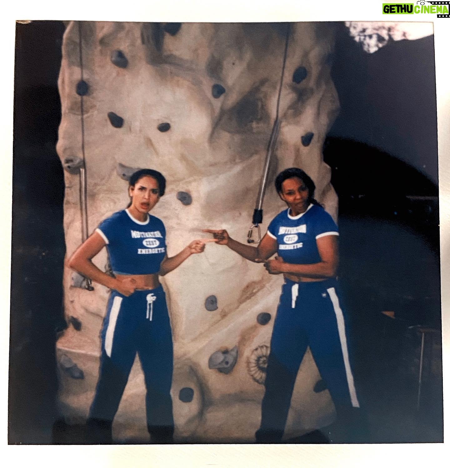 Sofia Wylie Instagram - If getting knocked unconscious by a basketball is what it takes to have a dream sequence with @corbinbleu … then a girl gotta do what she gotta do🤭