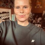 Sofie Linde Instagram – Reklame // tags • Sikke en uge i min lille rodebutik vi 👋🏼 farvel til i dag 🫶🏼
TAK for alle de søde ord i kattebakken og ude i den store virkelighed, det betyder bare skide meget mere end I måske tror ❣️God søndag – og medvind i den kommende uge 😘