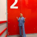 Sofie Linde Instagram - Så er sidste afsnit af ‘LOL - Den der ler sidst’ klar parat til knapperne på @primevideodk 👀❣️Det var været en kæmpe fornøjelse at lave - og tænk sig.. Nu har jeg prøvet at hænge på Rådhuspladsen 😅🤌🏼 Godt nok er jeg ikke hjemme til selv at se det. Heldigvis har jeg skarpe øjne til melde ind med proof 😘 #primevideodk #loldk
