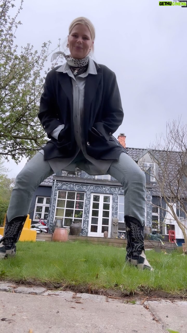 Sofie Linde Instagram - 6/10 - Jeg nåede det 💪🏻 Et minut inden at himlen åbnede sig. Håber at I har haft en god søndag 😘