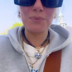 Sofie Linde Instagram – Reklame // tags • 5/10 – var ved at glemme den her udfordring i dag. Godt at vi ikke aftalte 30 dage 😅 God weekend til alle 😘

Bukser: meget gamle fra @hopestockholm 
Sko: @arketofficial 
Trøje: @weekdayofficial 
T-shirt: fra Joakims skab 

– og ja, det var alt for varmt 🫠