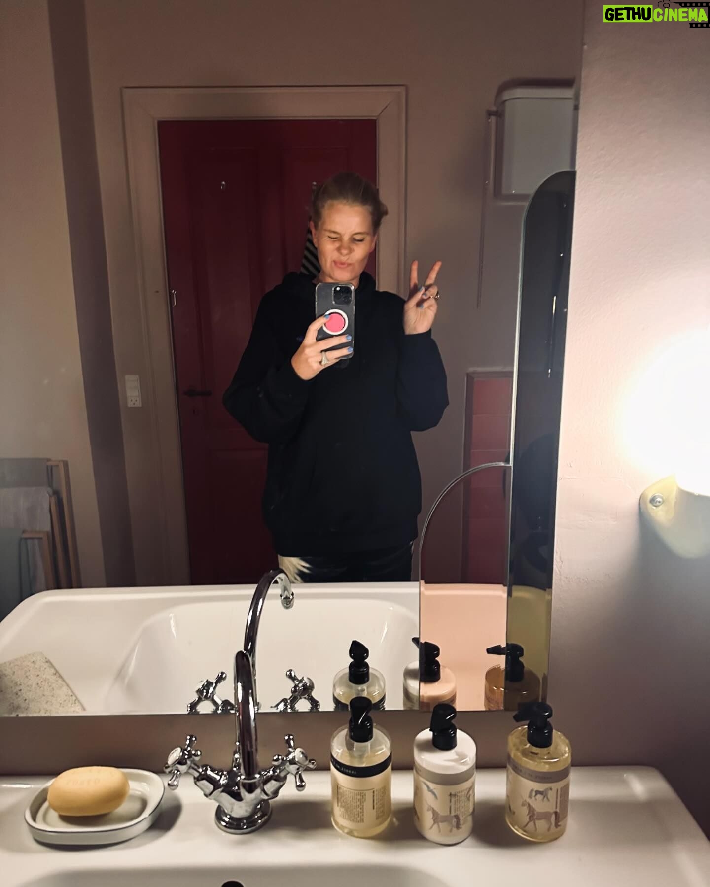 Sofie Linde Instagram - Hjemme ♥️ reklame // tags