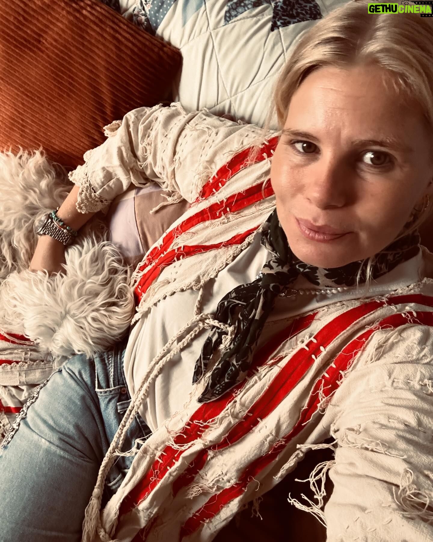 Sofie Linde Instagram - Hjemme ♥️ reklame // tags