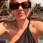 Sofie Linde Instagram - Vi har hygget os. Vi har skændtes. Vi er blevet gode venner igen. Vi har sovet lur og vi har sovet hele natten. Vi har snorklet. Vi har fået nye venner. Og vi har det stadig skide alletiders ❣️
