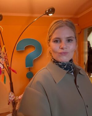 Sofie Linde Instagram - Kolde kinder, syge børn, fis, gaveshopping og julefrokost. Det’ sørme, det’ sandt, december 🎄 
• Reklame // tags