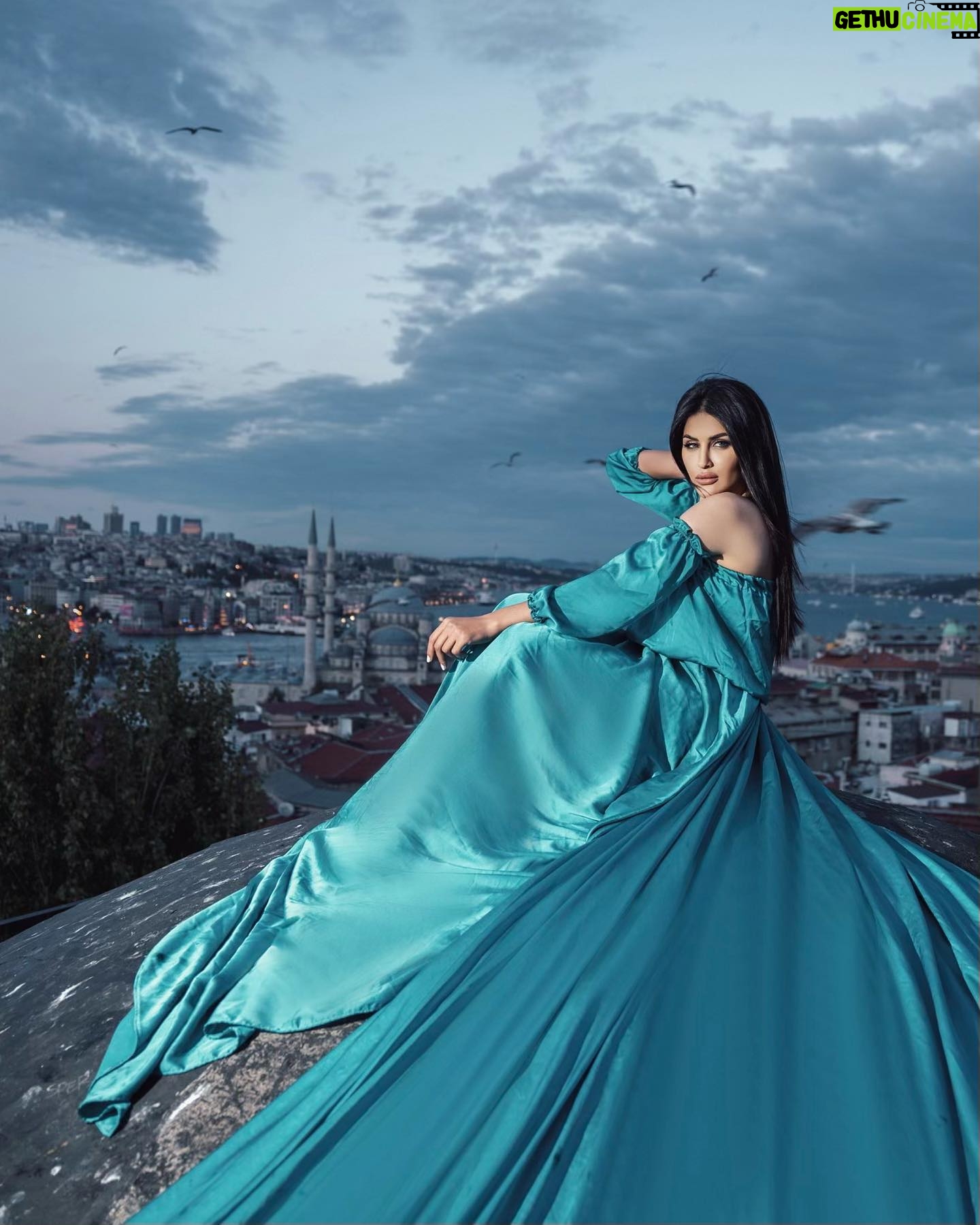 Soheir Salah Instagram - 💙 @mahmoodaljazea Makeup @iremkilicli