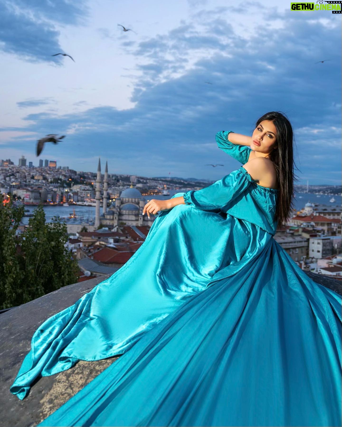 Soheir Salah Instagram - 💙 @mahmoodaljazea Makeup @iremkilicli