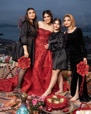 Soheir Salah Instagram - ❤️🤎
تصوير @mahmoodaljazea 
الفستان من @center_saifalamery 
تزين @reema.alobaidy 
ميك اب @iremkilicli 
شعر @alkoafer_hassan 
‏@yasintufekchi
