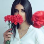 Soheir Salah Instagram – حلو رقم 27 مو 😂😂
كبرت سنة وكل سنة احبها اكثر من القبلها لان الناس الاحبها يمي بكل عيد ميلاد وكل سنة احقق شي احبه واريده بس 
هذه السنة شنو تتمنونلي؟❤️
.
هذه الصور جانوا اول هدية الي من @saif.teemo