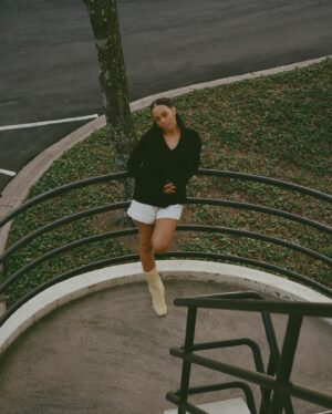 Solange Instagram - 🖤🫂🤍 🎵just to feel like thiss, it took a loonng time 🎵