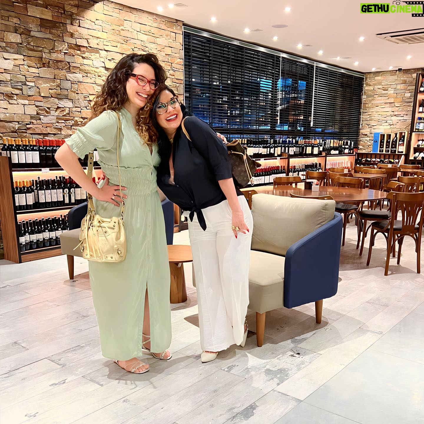 Solange Gomes Instagram - Aquele jantar de sábado à noite com a melhor companhia do mundo @stephaniegomees #filha #sabadou #umbrindeavida
