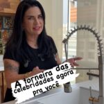 Solange Gomes Instagram – Vocês sabem que eu estou reformando meu apartamento, né?
E para a minha cozinha o modelo que eu escolhi foi a espiral da Kitbaco.
Uma torneira linda e estilosa, com 10 anos de garantia e que vai facilitar muito o meu dia a dia.
Quer saber como garantir a sua e mudar sua cozinha de patamar? Vem comigo! #arquitetura #cozinha #designerdeinteriores #publi
