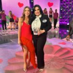 Solange Gomes Instagram - Fiquei muito lisonjeada em gravar o especial Dia das Mães do Programa Silvio Santos com a @patriciaabravanel Que presente incrível! E acreditem também será dia do meu aniversário. Amei! Presentão! #sbt #programasilviosantos