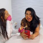 Solange Gomes Instagram - Aquele desabafo com a @esteticalurianfernandes em uma tarde de tratamentos estéticos. Diz aí, você também está assim? 🤦🏻‍♀️💔❤️‍🩹
