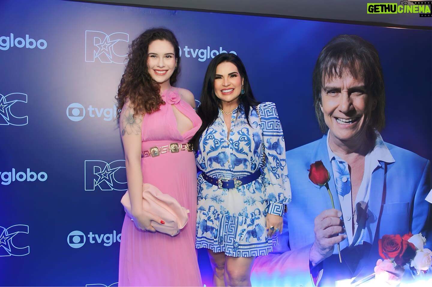 Solange Gomes Instagram - São tantas emoções… Gravação especial fim de ano @robertocarlosoficial @tvglobo Foto: @gracapaes Vestido Stephanie: @zara Vestido Solange: @splash.boutique