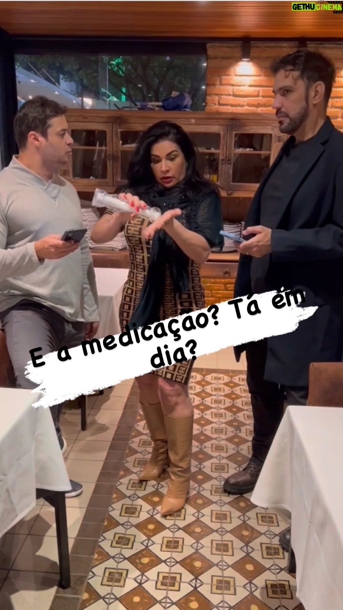 Solange Gomes Instagram - Bom dia migles! Aqui tudo certo 🤔 Né? @charlesdaves e @thiagosodrereal
