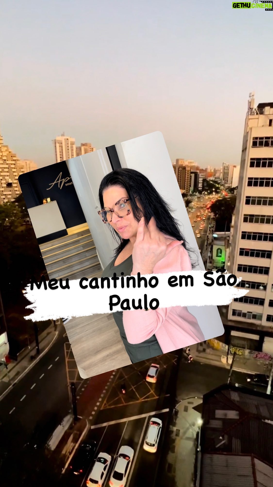 Solange Gomes Instagram - Eu passei a semana inteira em São Paulo. E agora mostro pra vocês o lugar onde sempre fico quando estou na terra da garoa para cumprir agenda profissional. Vem comigo conhecer o meu cantinho acolhedor e aconchegante @ape_smart_studios #saopaulo #minhacasa
