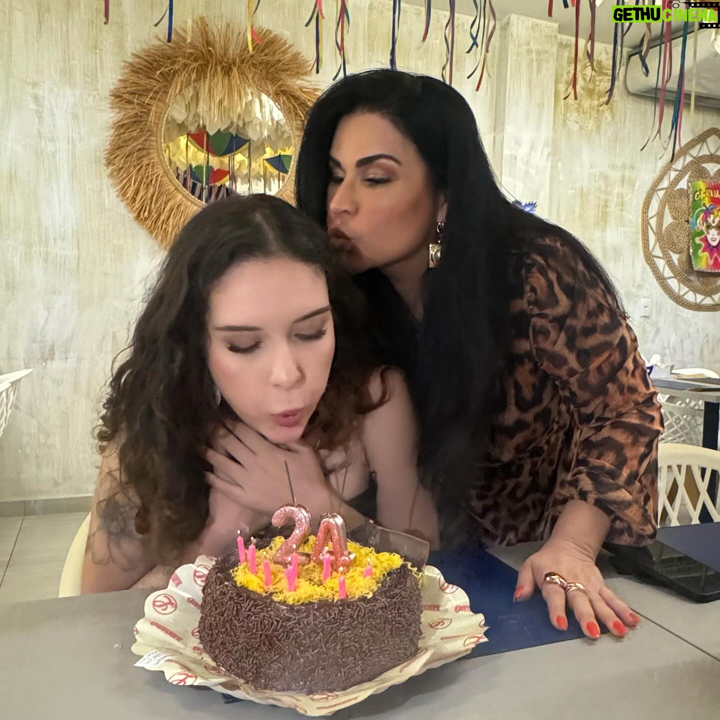 Solange Gomes Instagram - Todas as mulheres, mães que conseguiram chegar até aqui sozinhas, nós chegaremos a qualquer lugar. Feliz Aniversário @stephaniegomees #24anos