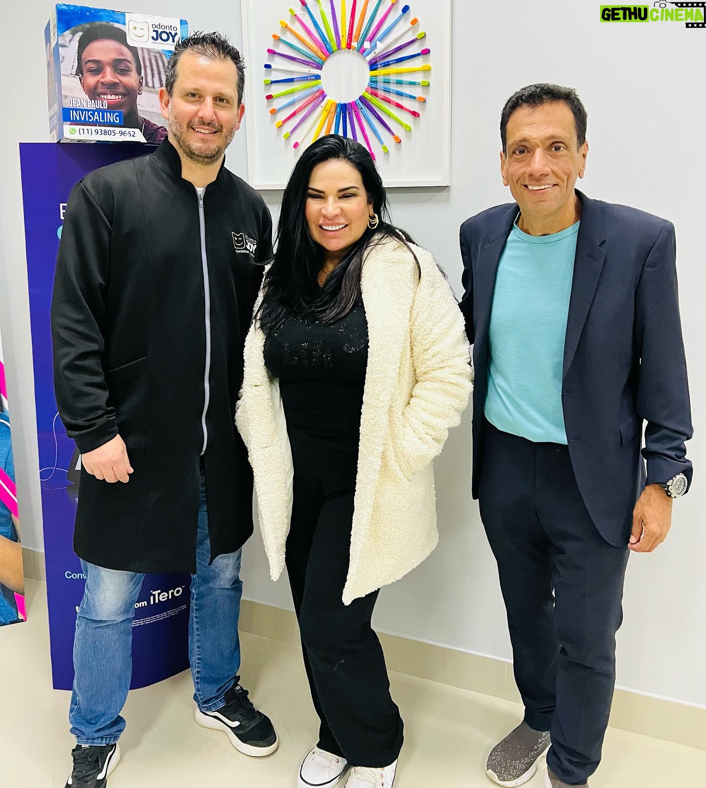 Solange Gomes Instagram - Cuidando dos dentinhos em SP com eles @leo_kalikian e @diogovilela.odontojoy #dentes #odontologia #lentes @odontojoy @odontojoy.aldeiadaserra 🦷😀
