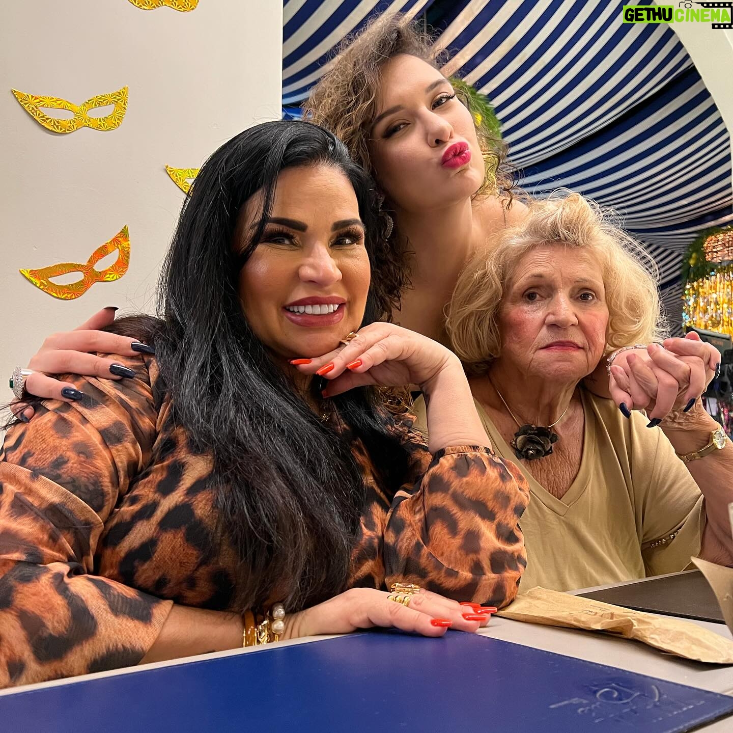 Solange Gomes Instagram - Todas as mulheres, mães que conseguiram chegar até aqui sozinhas, nós chegaremos a qualquer lugar. Feliz Aniversário @stephaniegomees #24anos