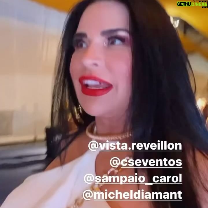 Solange Gomes Instagram - Assim foram as minhas boas vindas a 2024. 🫶🏼🥂Desejo à todos primeiramente o mais importante: saúde. @charlesdaves @cininha_de_paula @cseventos @vista.reveillon