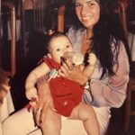 Solange Gomes Instagram – Quem poderia  imaginar que essa bebê fofa estaria hoje participando de um reality? O Brasil que conhece nossa história, hoje está nos ajudando para a Stephanie permanecer na disputa pelo prêmio em @agrandeconquista 

Ah como eu amo! LINK para votação está na minha BIO! #tbt #ficastephanie 

Ela vai me mat@r quando ver essa foto 😂😂🫶🏼 #coisademae