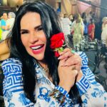 Solange Gomes Instagram – A flor do Roberto 🌹 🥹♥️🌹Obrigada filha @stephaniegomees por ter ido buscar para a mamãe.