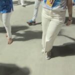 Solange Gomes Instagram - O carnaval carioca faz parte da minha história. Foram anos de dedicação e alegria. Este ano recebi o convite do presidente da @academicosdeniteroi @hugojunioroficial para desfilar. Escolhi vir com a camisa e me divertir sem preocupações. Adorei. 💙