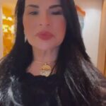 Solange Gomes Instagram – Sou fã dos produtos da @o.ikos e ontem fui pessoalmente visitar a sede da empresa aqui no Rio de Janeiro e participei da live da Shopee. #publi #casa 

Você também ama comprar produtos incríveis para o seu lar?