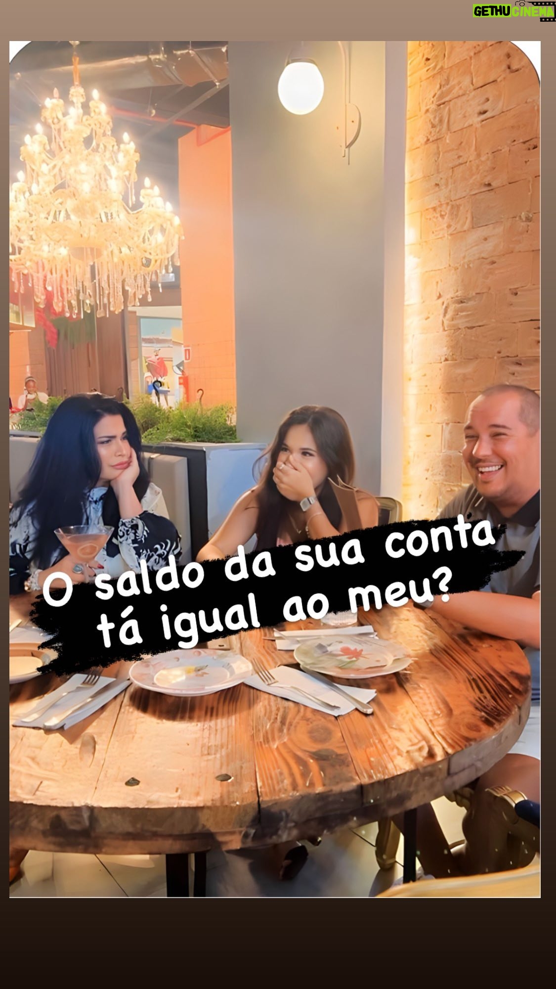 Solange Gomes Instagram - Marca as amigas que também estão assim 🤦🏻♀️🤣 Ainda bem que o @brunomaher e a @gabigmaher salvou a noite 🙏🥹 😂 #naotafacilpraninguem