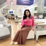 Solange Gomes Instagram - Hoje eu fiz uma visita a @sleeptimecolchoes na loja do shopping Via Parque para conferir as últimas novidades em colchões. #colchões #sleeptimecolchoes
