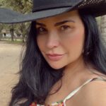 Solange Gomes Instagram - Dia de muito trabalho, esqueci a make 🤦🏻‍♀️ Vem aí. 🐴