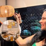 Solange Gomes Instagram – Aquela varanda decorada e aconchegante com as luminárias de palha. Temos! Gostou? Então corre lá na @artedecoreb #decora #decoração #rústico